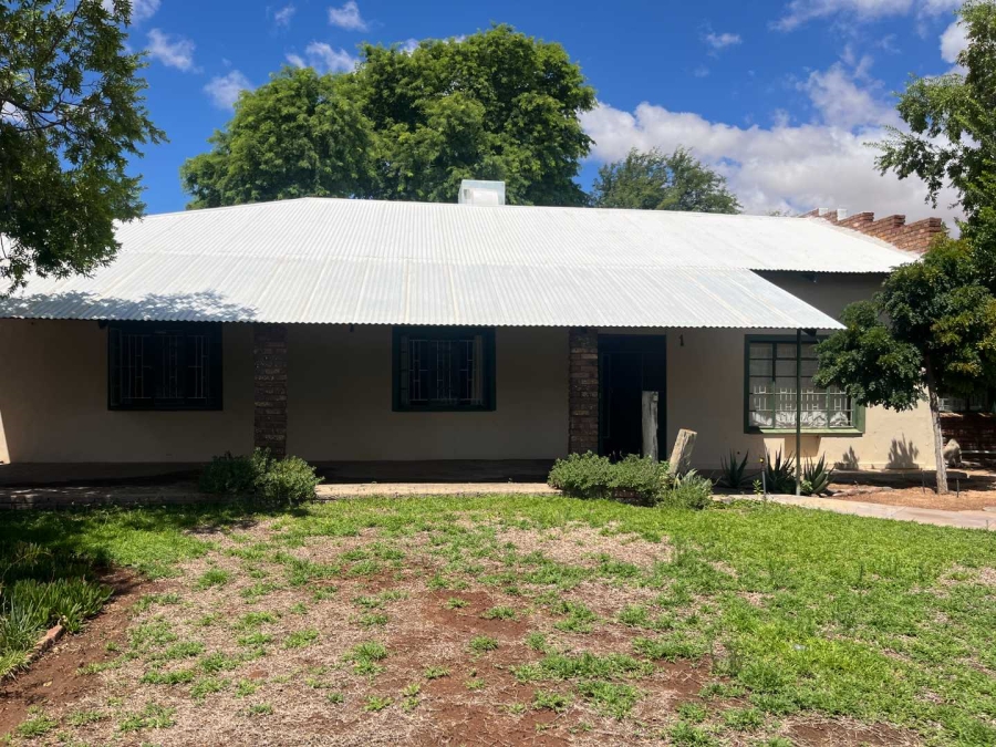 5 Bedroom Property for Sale in Die Rand Northern Cape